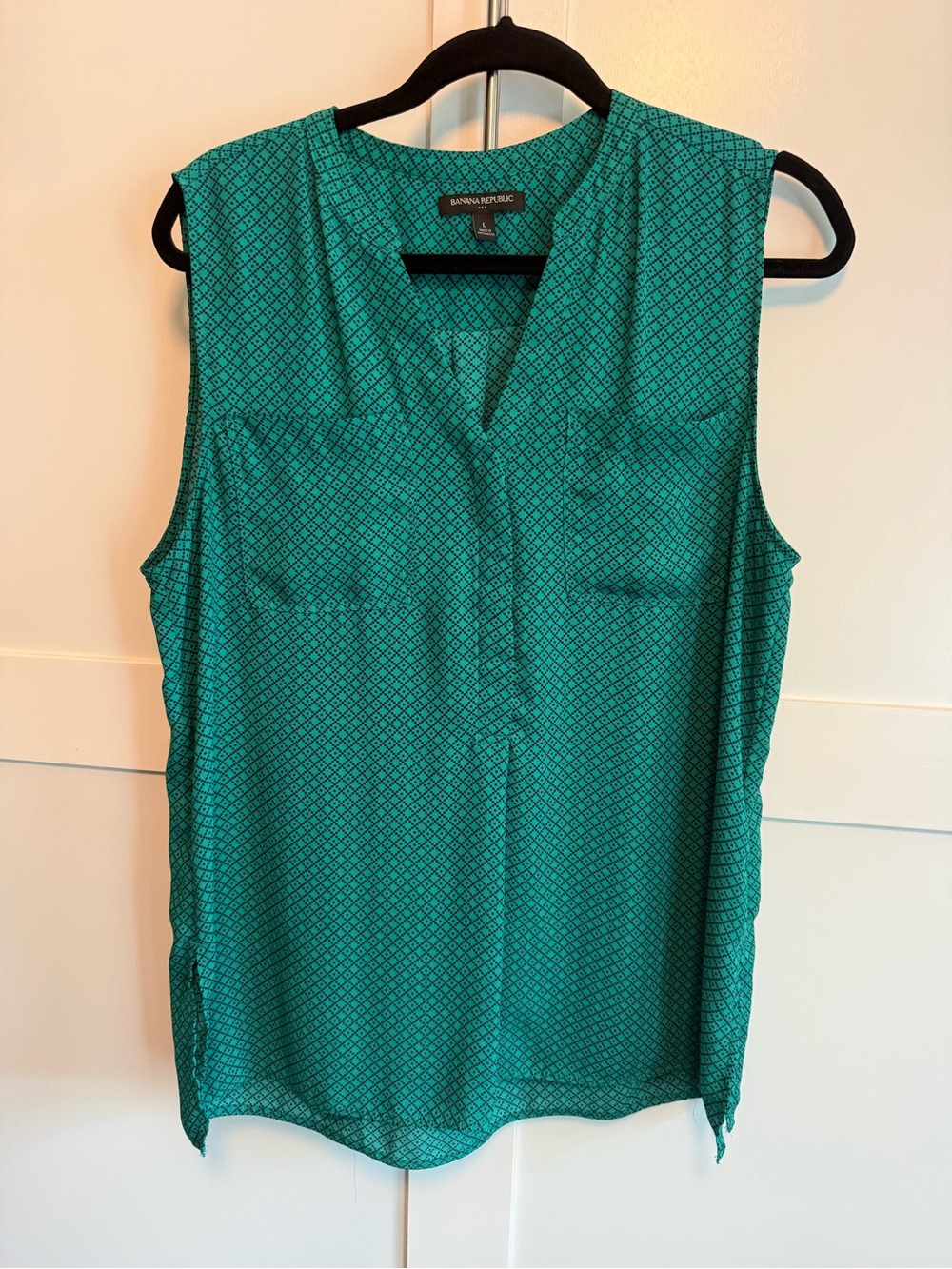 Banana Republic Teal Printed Sleeveless V-Neck Shell